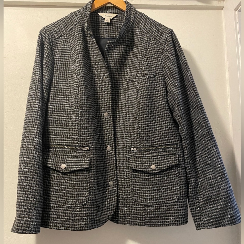 COPY - L.L. BEAN WOMEN’S GRAY & BLACK HOUNDSTOOTH JACKET, pair with jeans 4 the…